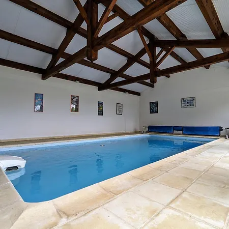 Ferme Equestre Avec Piscine, Tennis Prive Et D'hotes A - Fr-1-582-464 * Saint-Romain-Lachalm