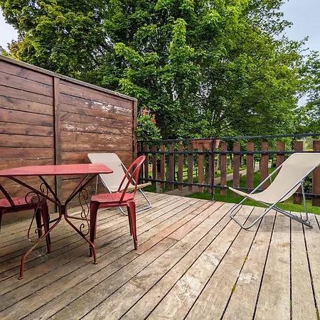 Ferme Equestre Avec Piscine, Tennis Prive Et D'hotes A - Fr-1-582-464 * Saint-Romain-Lachalm